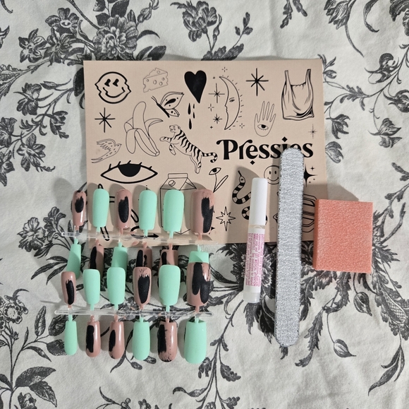 Press on Nails by Fingernails are Pretty - Picture 1 of 4